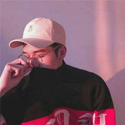 红色的头像图片男生帅气