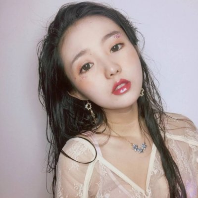 极度抑郁又好看头像女