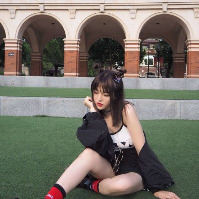 黑暗炫酷头像女生真人图片