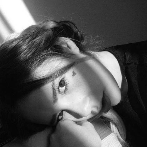 伤感微信头像女生高冷黑白图片