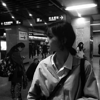 头像女生霸气冷酷黑白图片