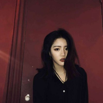 黑暗炫酷头像女生真人图片