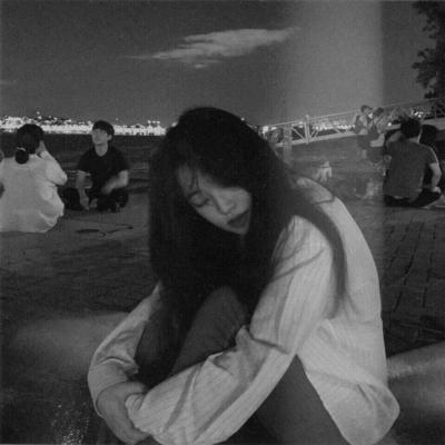 丧系高冷女头黑白