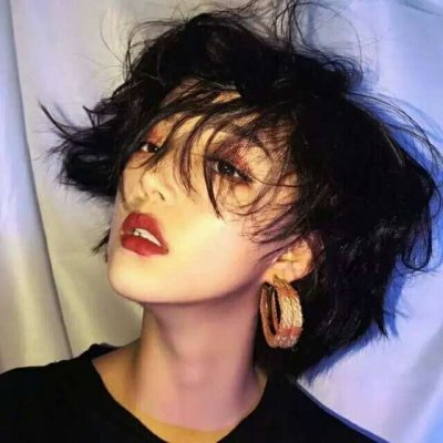 短发女生头像高冷真人图片
