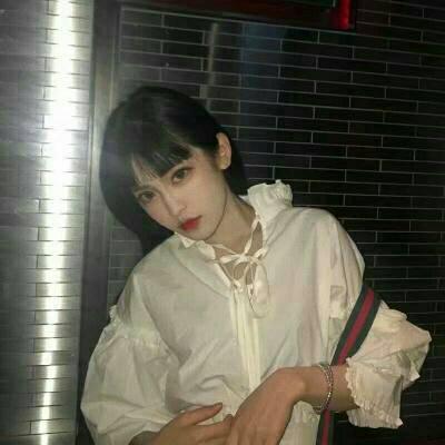 酷酷的女生真人头像