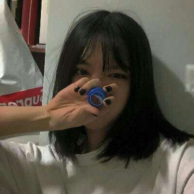 短发女生头像高冷真人图片