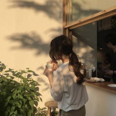 女生背影侧面气质微信头像图片