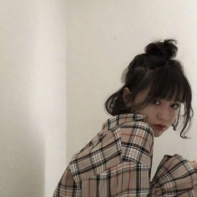 短发女生头像高冷真人图片