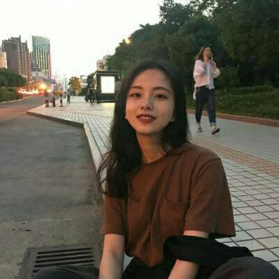 酷酷的女生真人头像
