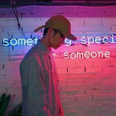 红色的头像图片男生帅气