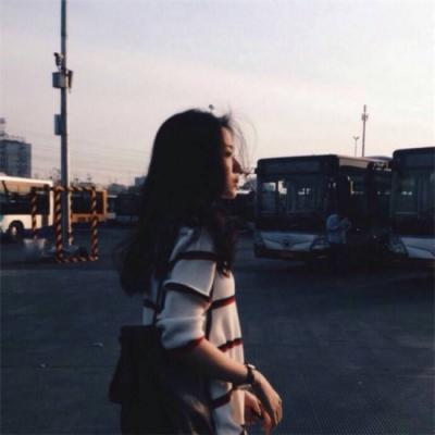 女生背影侧面气质微信头像图片