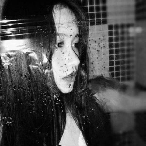 伤感微信头像女生高冷黑白图片