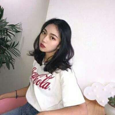 短发女生头像高冷真人图片