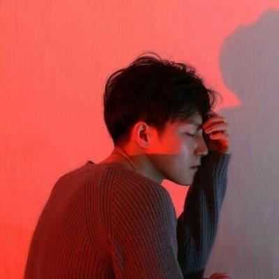 红色的头像图片男生帅气