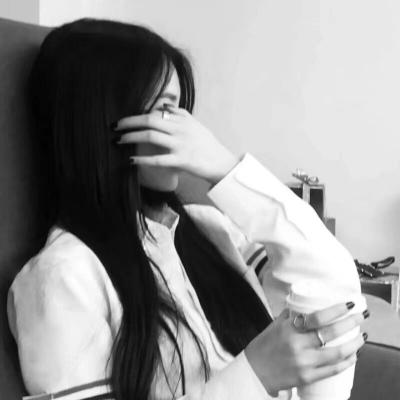 头像女生霸气冷酷黑白图片