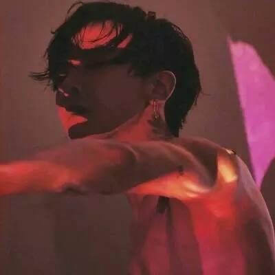 红色的头像图片男生帅气