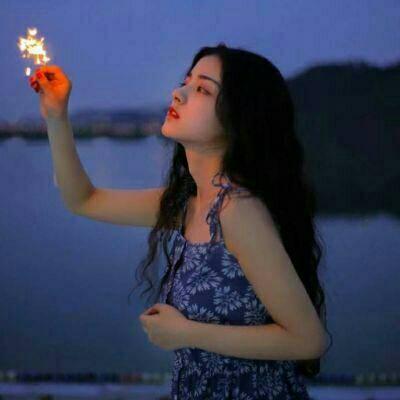 酷酷的女生真人头像