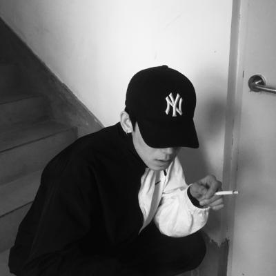 黑白低调型男微信头像图片