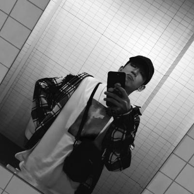 黑白低调型男微信头像图片
