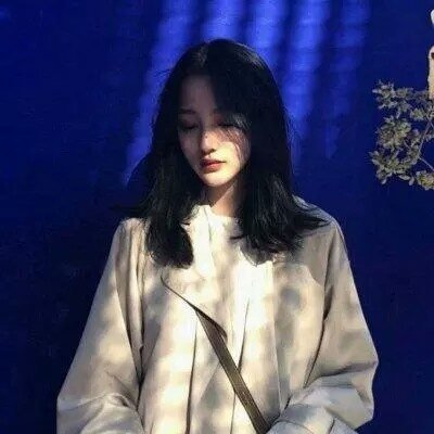 忧郁头像女生蓝色系