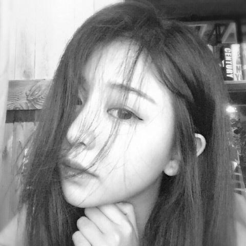伤感微信头像女生高冷黑白图片