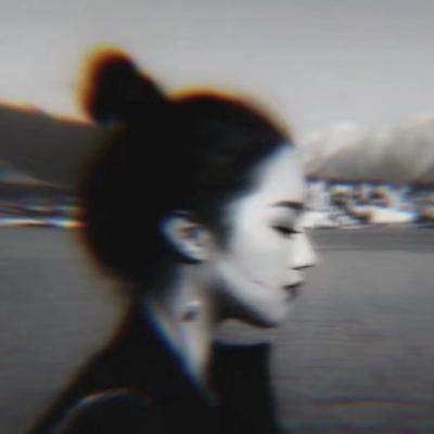 头像女生霸气冷酷黑白图片