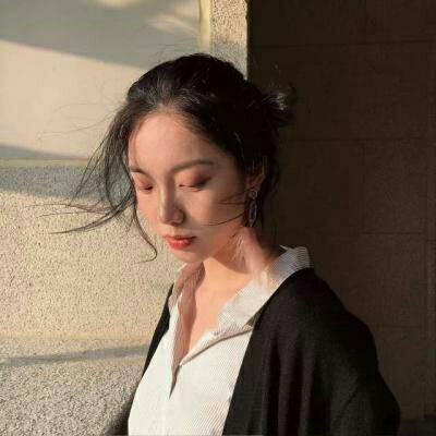 酷酷的女生真人头像