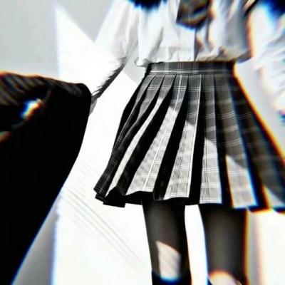 头像女生霸气冷酷黑白图片