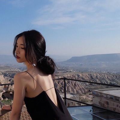 女生背影侧面气质微信头像图片