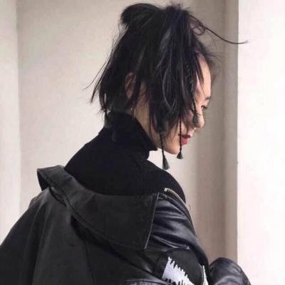 女生背影侧面气质微信头像图片