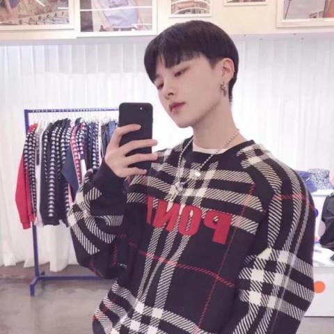 手机挡脸超帅男生头像图片