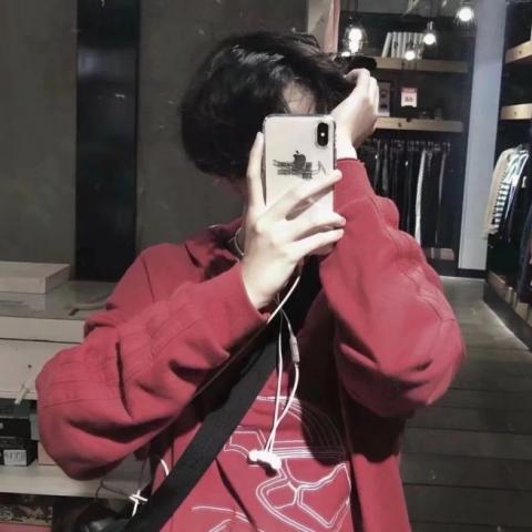 手机挡脸超帅男生头像图片