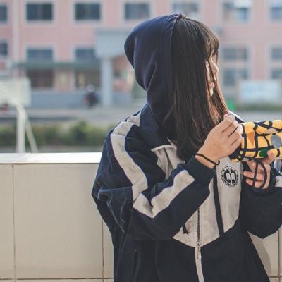 两张情侣真人创意头像一左一右