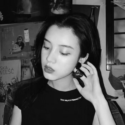 伤感头像女生冷淡黑白清晰真人图片
