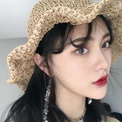 短头发女生头像原宿风