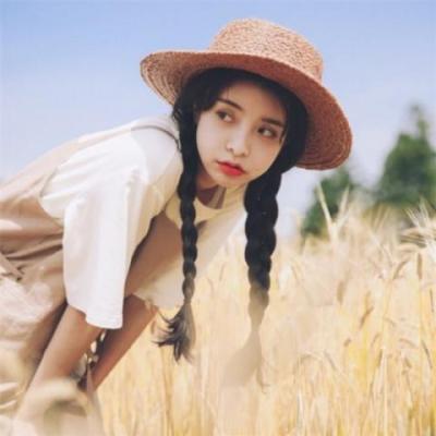 戴帽子的照片可爱女生头像