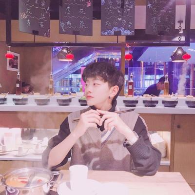 两张情侣真人创意头像一左一右