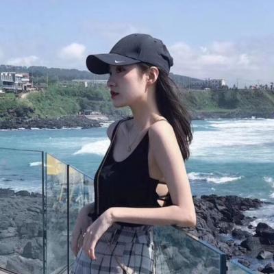 戴帽子的照片可爱女生头像