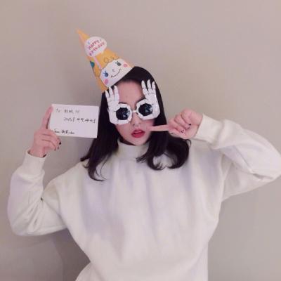两张情侣真人创意头像一左一右