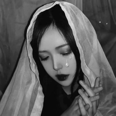 伤感头像女生冷淡黑白清晰真人图片