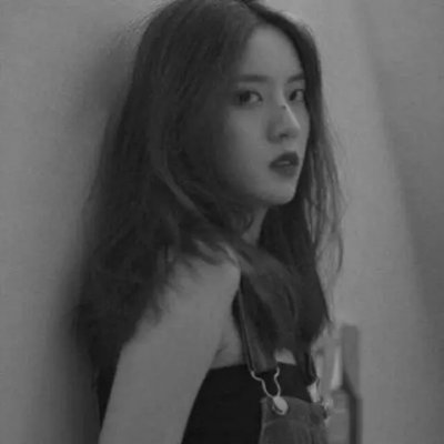 丧头像女抑郁伤感真人高冷黑白图片