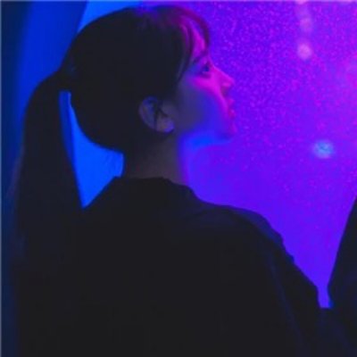 女生头像冷酷紫色高清图片