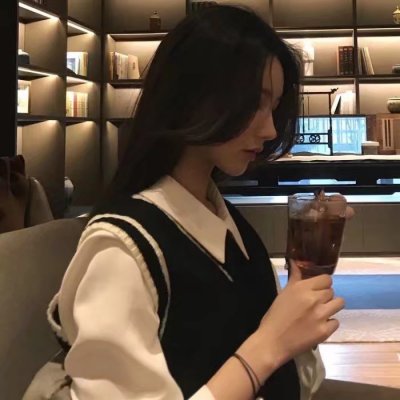 qq头像流行的潮流女生
