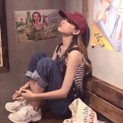 戴帽子的照片可爱女生头像