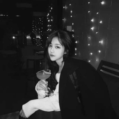 丧头像女抑郁伤感真人高冷黑白图片