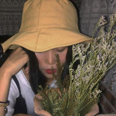 短头发女生头像原宿风