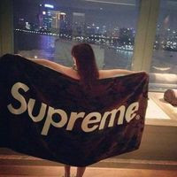 女生supreme潮流头像图片