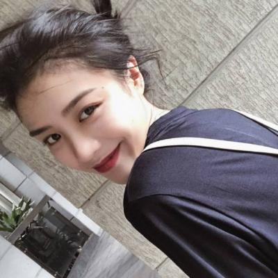 短头发女生头像原宿风