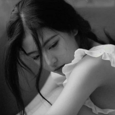 伤感头像女生冷淡黑白清晰真人图片