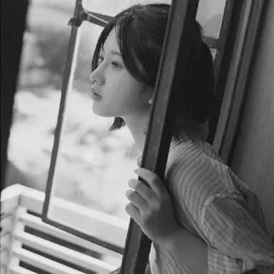 qq头像女生霸气高冷范黑白图片